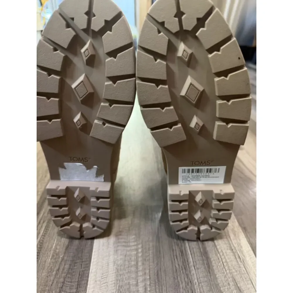 TOMS Astrid Taupe Suede Chelsea Lug Sole Ankle Boots Women’s 7 NWOB Sample